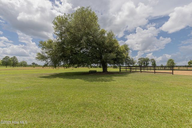 2118 Old Savannah Road, Burgaw, NC 28425