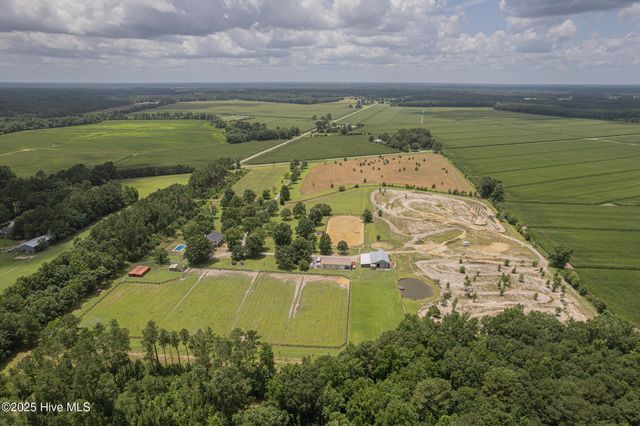 2118 Old Savannah Road, Burgaw, NC 28425