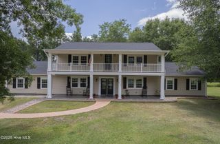2118 Old Savannah Road, Burgaw, NC 28425