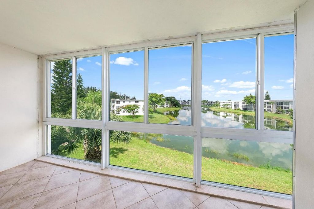 306 Wellington E, West Palm Beach, FL 33417