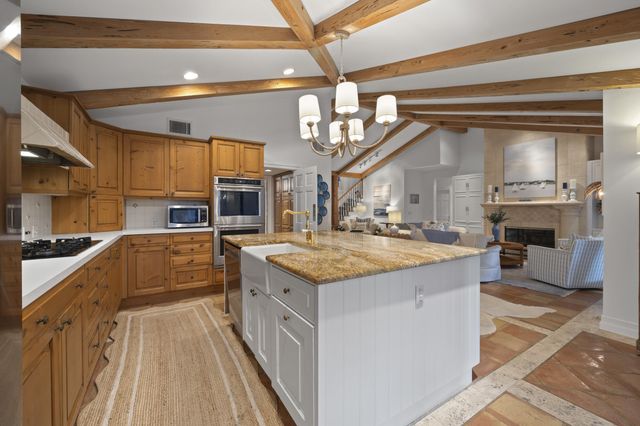 122 Lighthouse Drive, Jupiter Inlet Colony, FL 33469