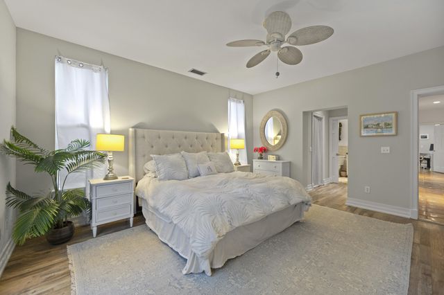 122 Lighthouse Drive, Jupiter Inlet Colony, FL 33469