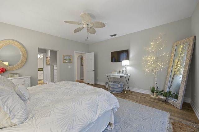 122 Lighthouse Drive, Jupiter Inlet Colony, FL 33469