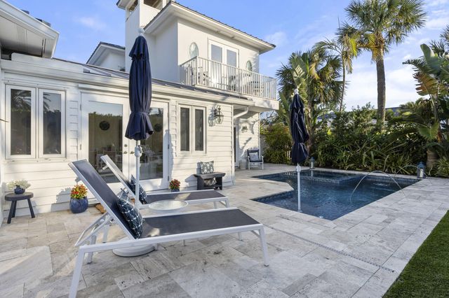 122 Lighthouse Drive, Jupiter Inlet Colony, FL 33469