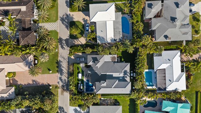122 Lighthouse Drive, Jupiter Inlet Colony, FL 33469