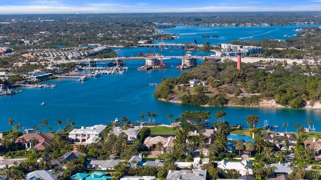 122 Lighthouse Drive, Jupiter Inlet Colony, FL 33469
