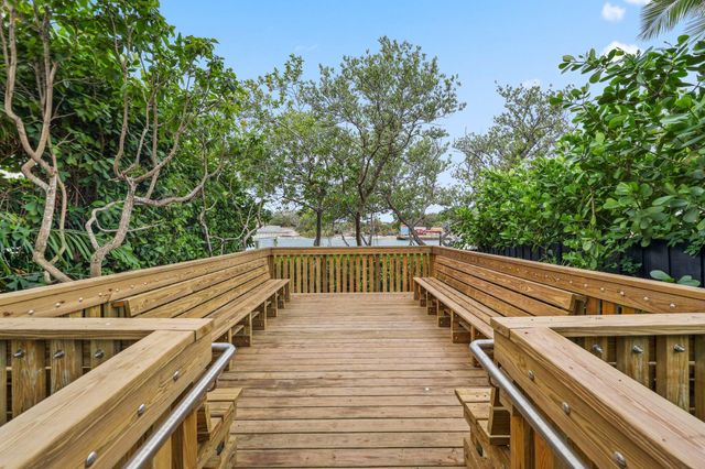 122 Lighthouse Drive, Jupiter Inlet Colony, FL 33469