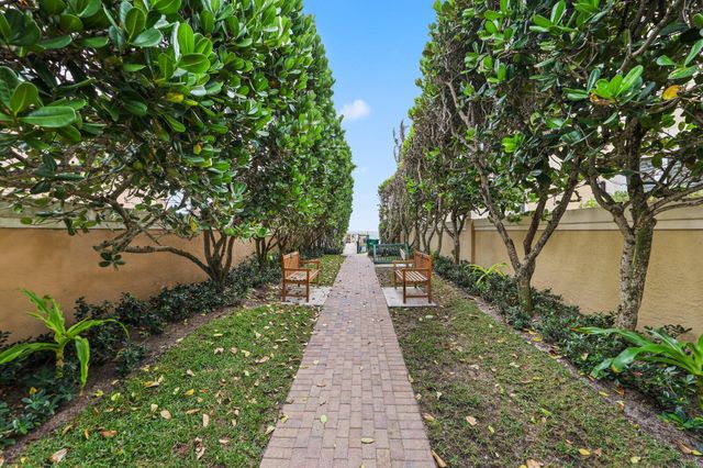 122 Lighthouse Drive, Jupiter Inlet Colony, FL 33469