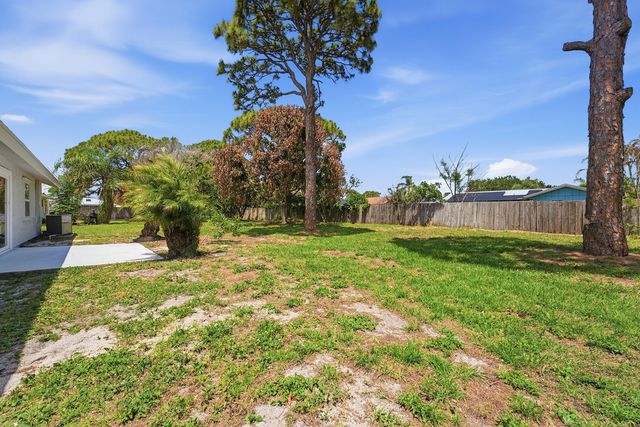 1343 SE Vestridge Lane, Port St. Lucie, Port St Lucie, FL 34952