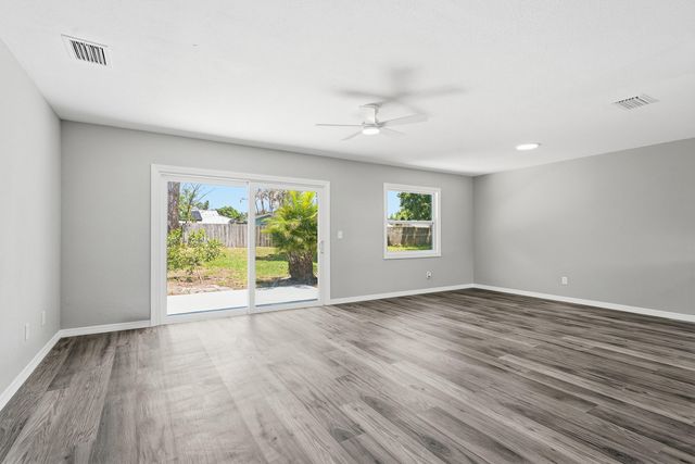 1343 SE Vestridge Lane, Port St. Lucie, Port St Lucie, FL 34952