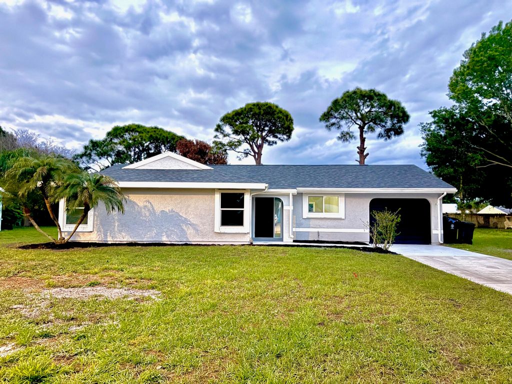 1343 SE Vestridge Lane, Port St. Lucie, Port St Lucie, FL 34952