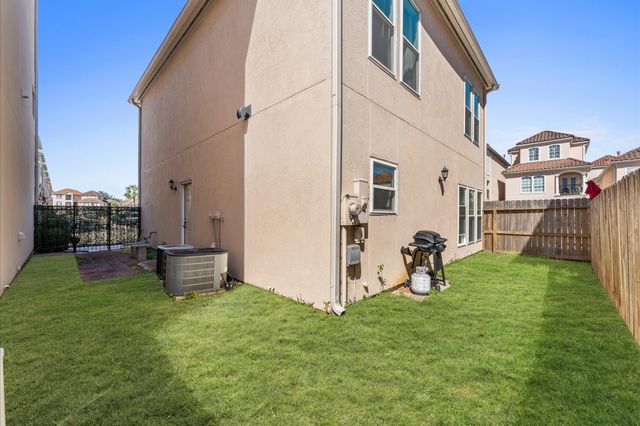 6107 Windwater Pointe, Houston, TX 77036