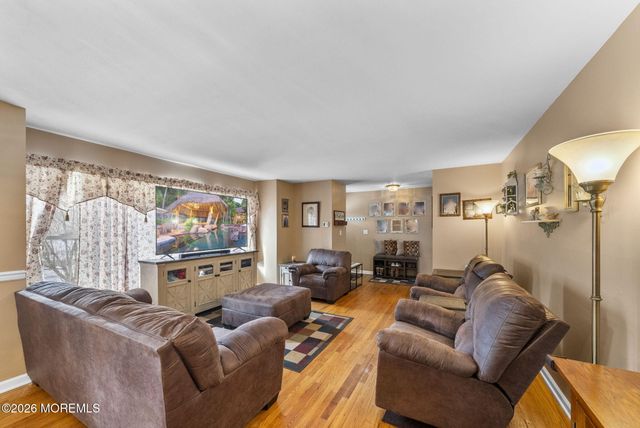 126 Newbury Road, Howell, NJ 07731