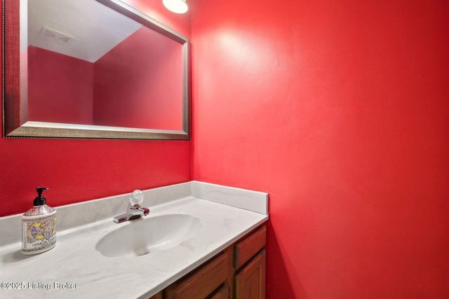 10401 Shelbyville Rd, Louisville, KY 40223