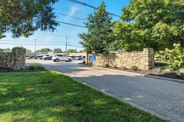 10401 Shelbyville Rd, Louisville, KY 40223