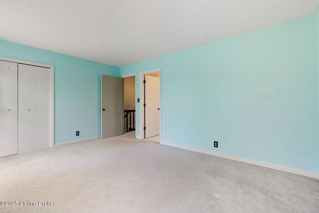 10401 Shelbyville Rd, Louisville, KY 40223