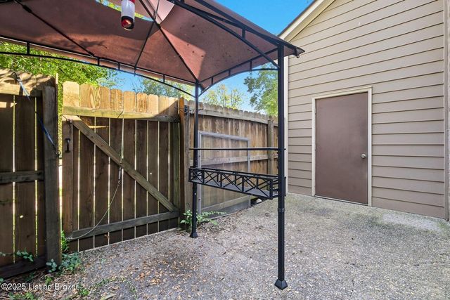 10401 Shelbyville Rd, Louisville, KY 40223