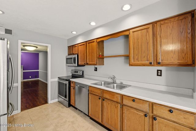 10401 Shelbyville Rd, Louisville, KY 40223