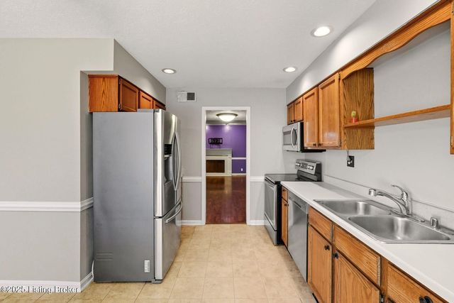 10401 Shelbyville Rd, Louisville, KY 40223