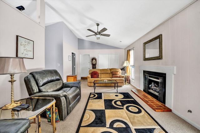 7015 Autumn Wood LN, Roanoke, VA 24019
