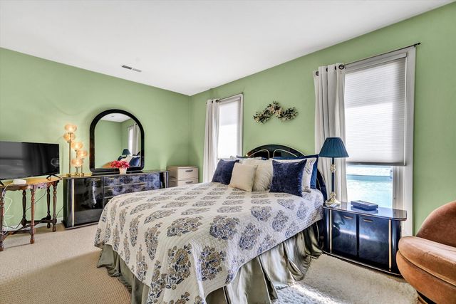 7015 Autumn Wood LN, Roanoke, VA 24019