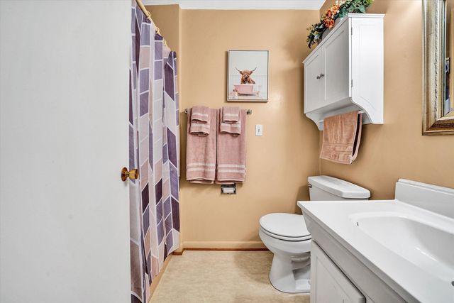 7015 Autumn Wood LN, Roanoke, VA 24019