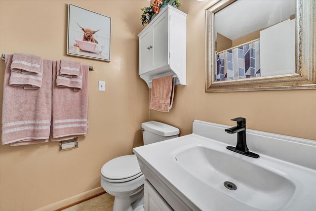 7015 Autumn Wood LN, Roanoke, VA 24019