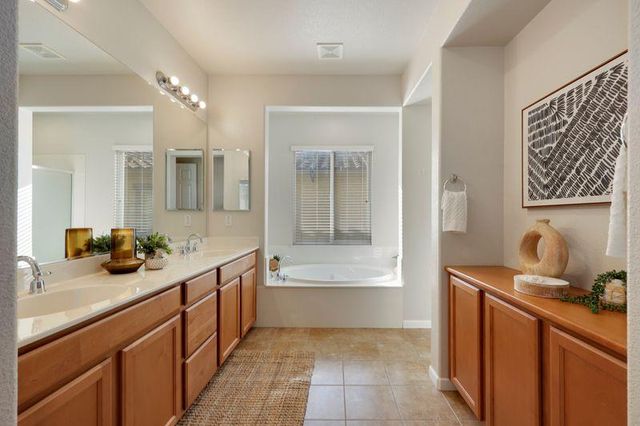 946 Campfire Cir, Rocklin, CA 95765