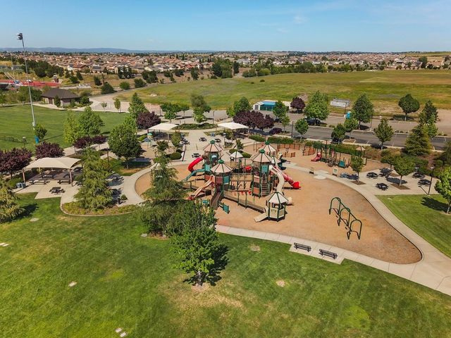 946 Campfire Cir, Rocklin, CA 95765