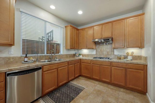 946 Campfire Cir, Rocklin, CA 95765