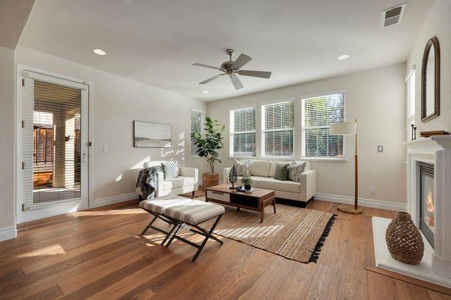 946 Campfire Cir, Rocklin, CA 95765