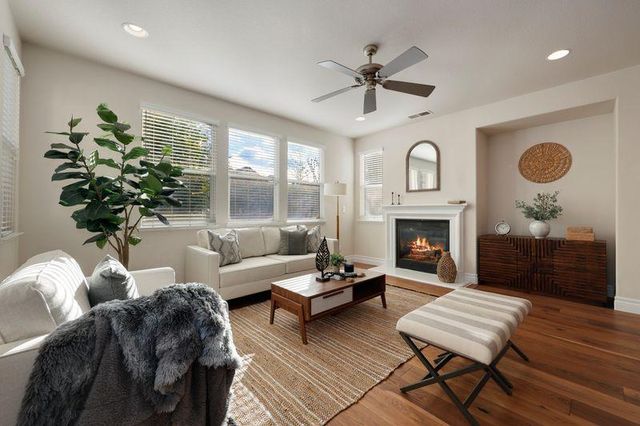 946 Campfire Cir, Rocklin, CA 95765