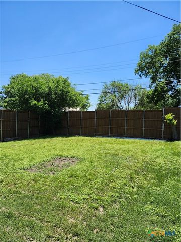 209 W Victory Avenue, Temple, TX 76501
