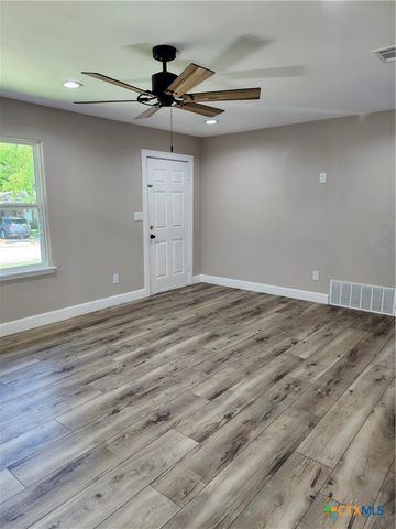 209 W Victory Avenue, Temple, TX 76501