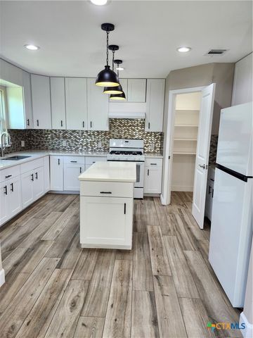 209 W Victory Avenue, Temple, TX 76501