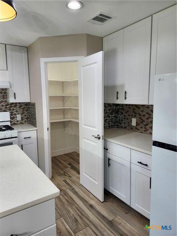 209 W Victory Avenue, Temple, TX 76501