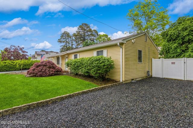 1624 10th Avenue, Toms River, NJ 08757