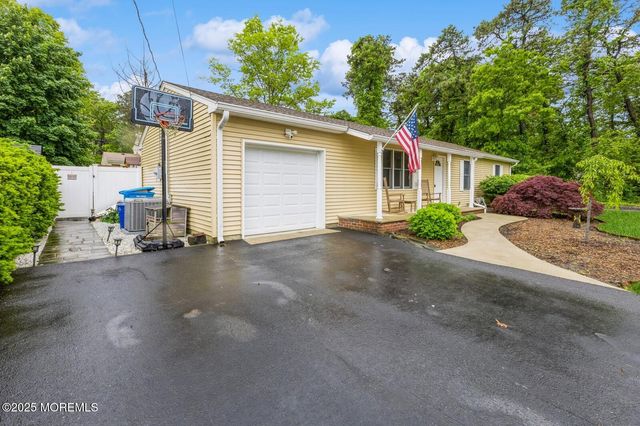 1624 10th Avenue, Toms River, NJ 08757
