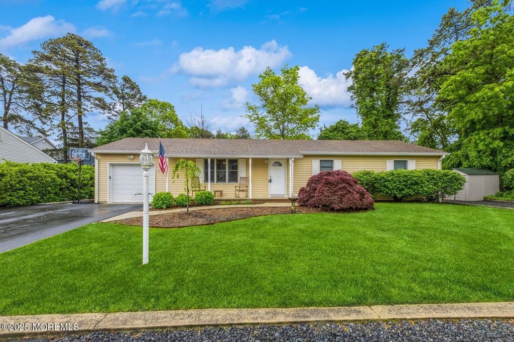 1624 10th Avenue, Toms River, NJ 08757