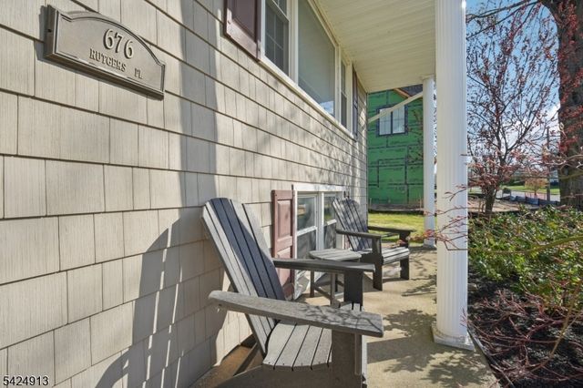 676 Rutgers Pl, Paramus Boro, NJ 07652
