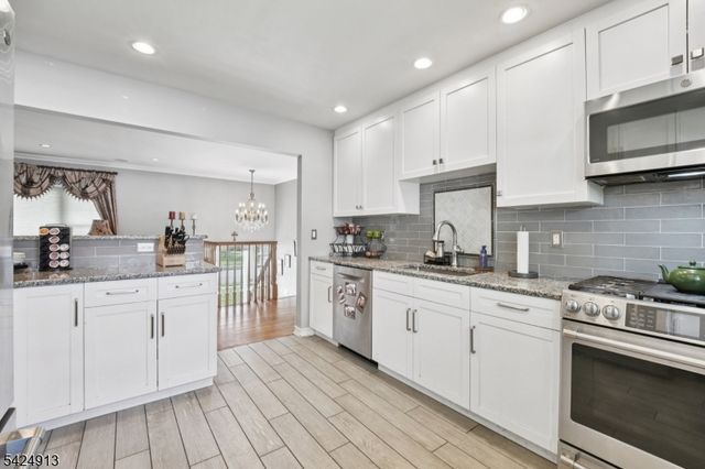 676 Rutgers Pl, Paramus Boro, NJ 07652