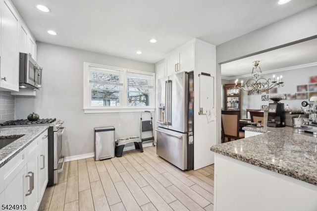 676 Rutgers Pl, Paramus Boro, NJ 07652