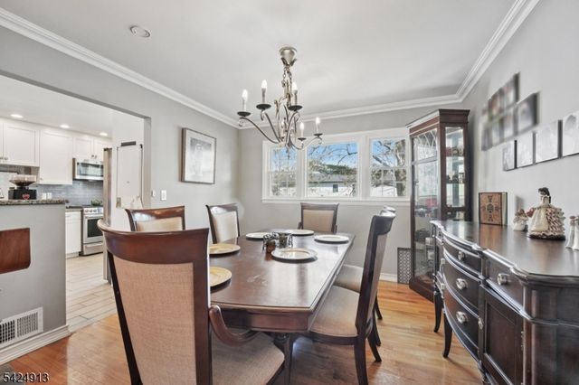 676 Rutgers Pl, Paramus Boro, NJ 07652