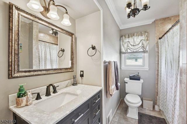 676 Rutgers Pl, Paramus Boro, NJ 07652