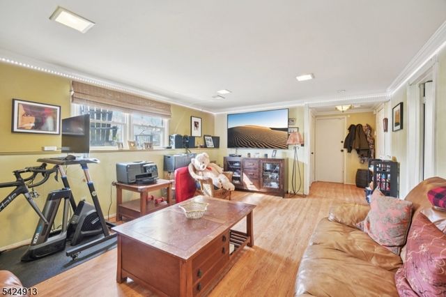 676 Rutgers Pl, Paramus Boro, NJ 07652