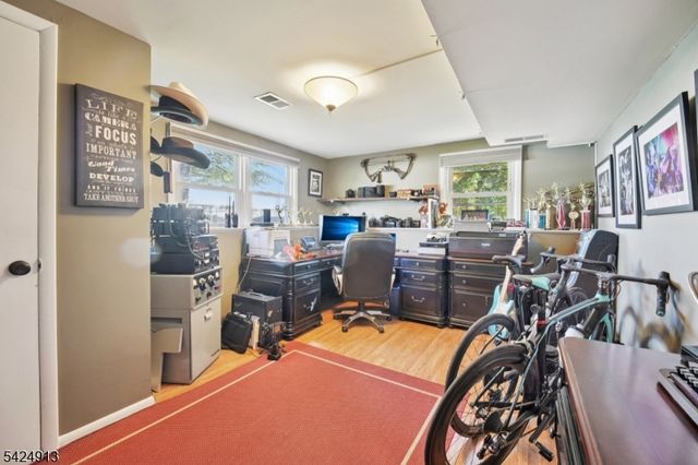 676 Rutgers Pl, Paramus Boro, NJ 07652