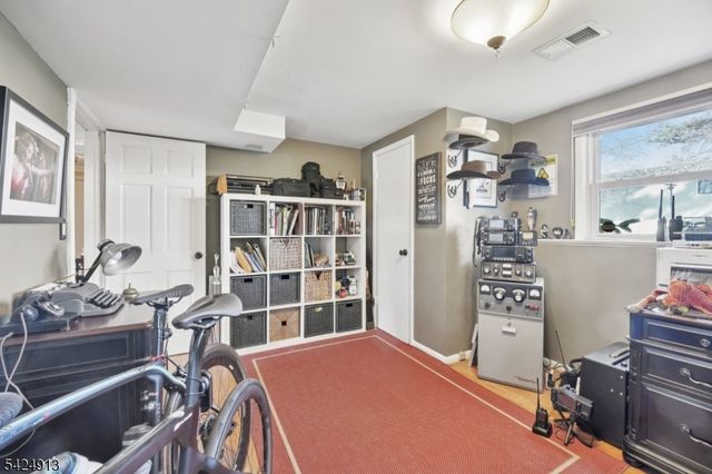 676 Rutgers Pl, Paramus Boro, NJ 07652