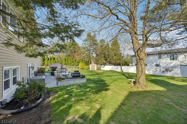 676 Rutgers Pl, Paramus Boro, NJ 07652