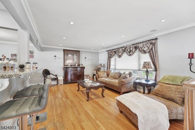 676 Rutgers Pl, Paramus Boro, NJ 07652