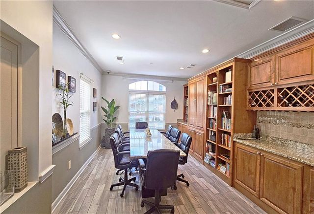 1074 Peachtree Walk NE B 216, Atlanta, GA 30309